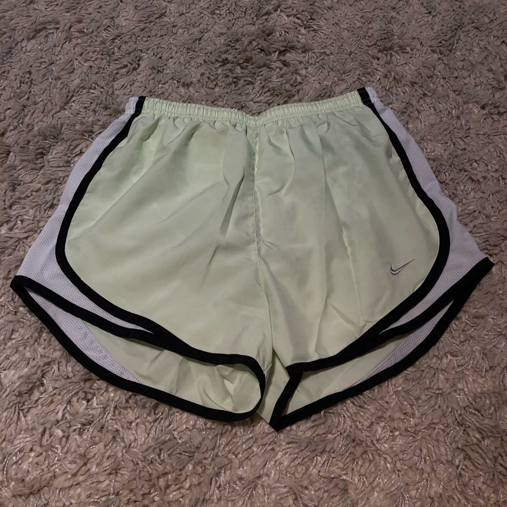 Nike women’s dry tempo shorts